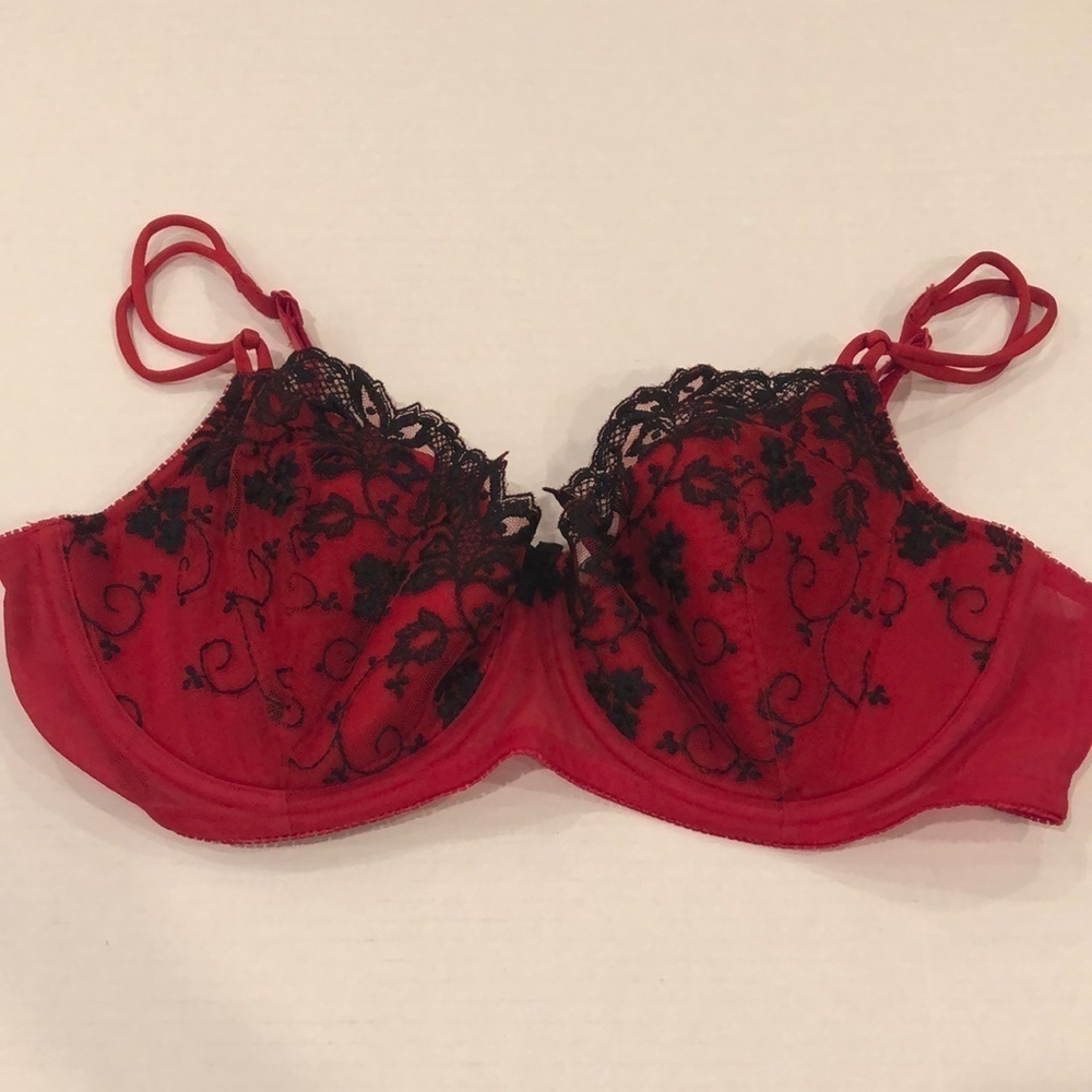 Victoria's Secret Very Sexy Red Bra with Black Lace Overlay Lingerie Valentine's
